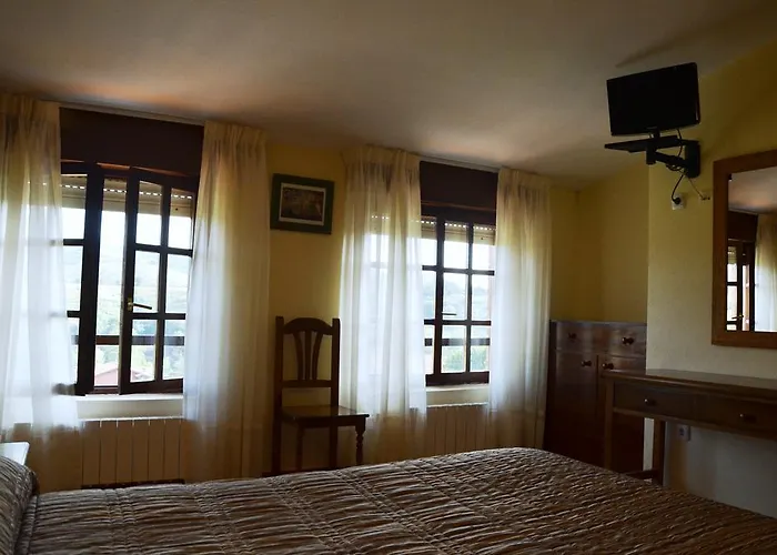 Hospederia El Cantio 3* Orena